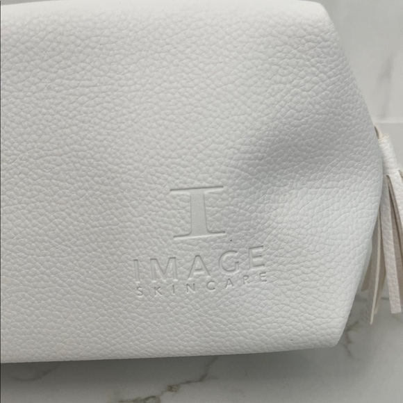 Elegant White Leather Pouch - Picture 3 of 3